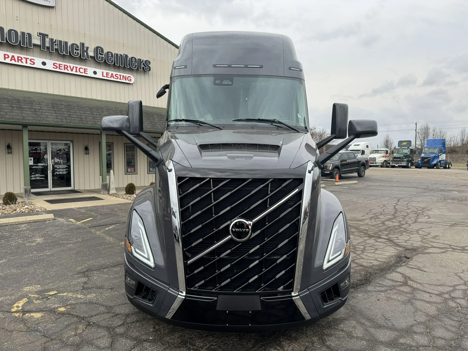 2027 Volvo VNL 860 - image 6