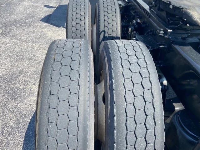 2019 Peterbilt 579 in Zanesville, OH — photo 14