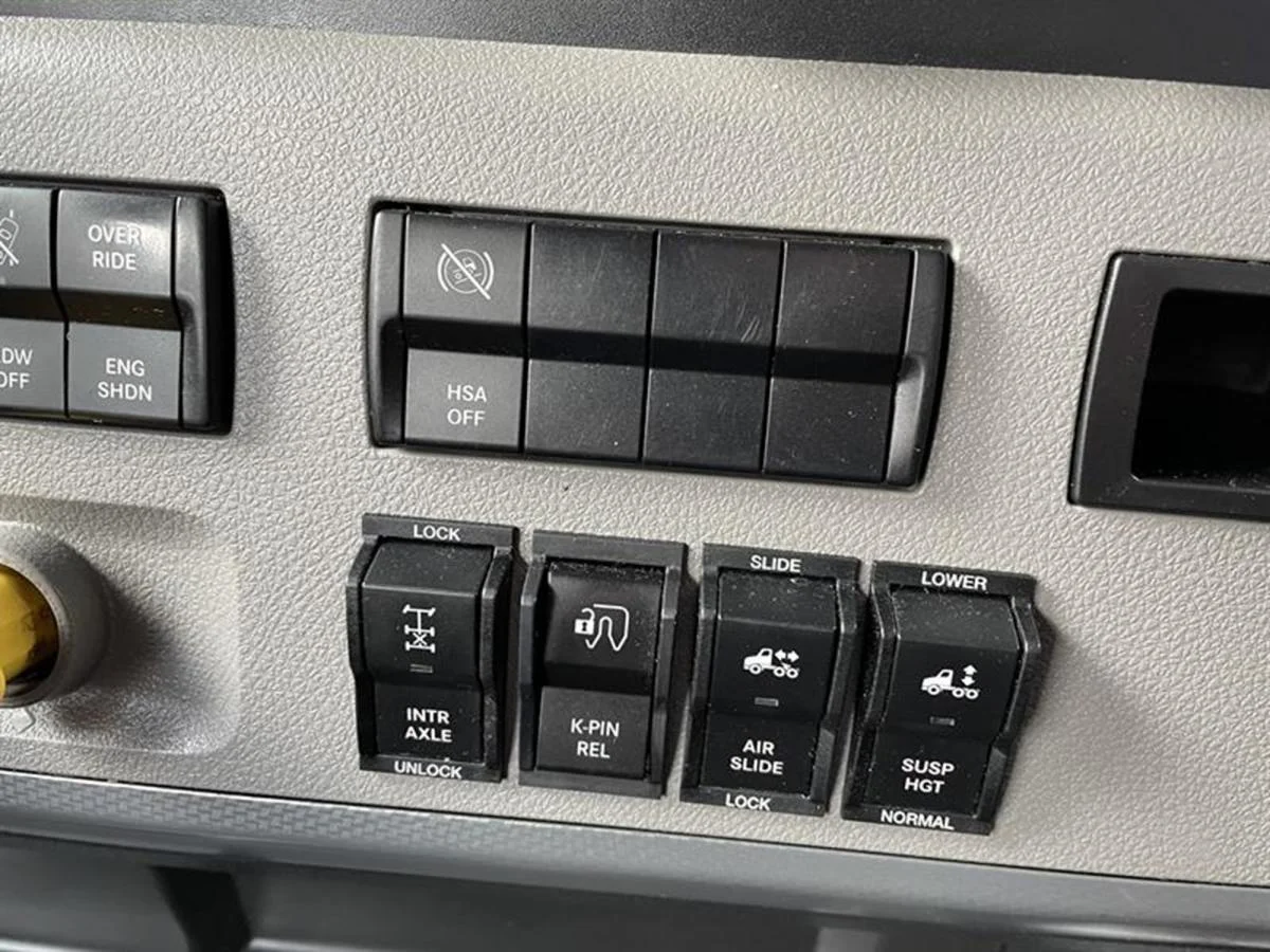 2022 Freightliner Cascadia in San Antonio, TX — photo 6