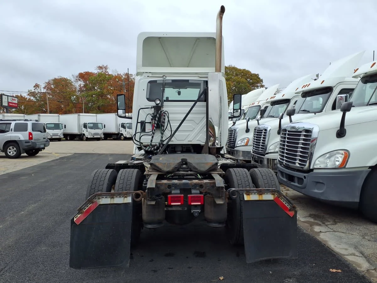 2021 International LT in Warwick, RI — photo 5