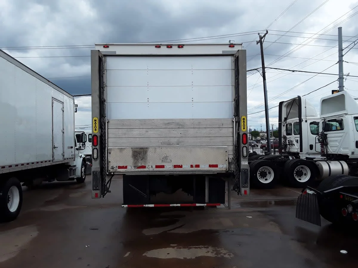 2019 Freightliner M2 106 - image 5