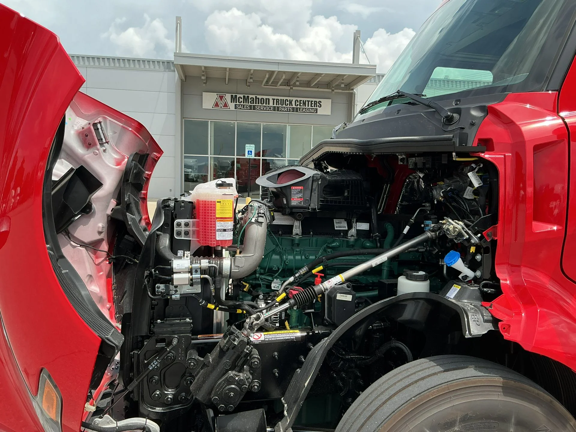 2026 Volvo VNL 860 in Indianapolis, IN — photo 9