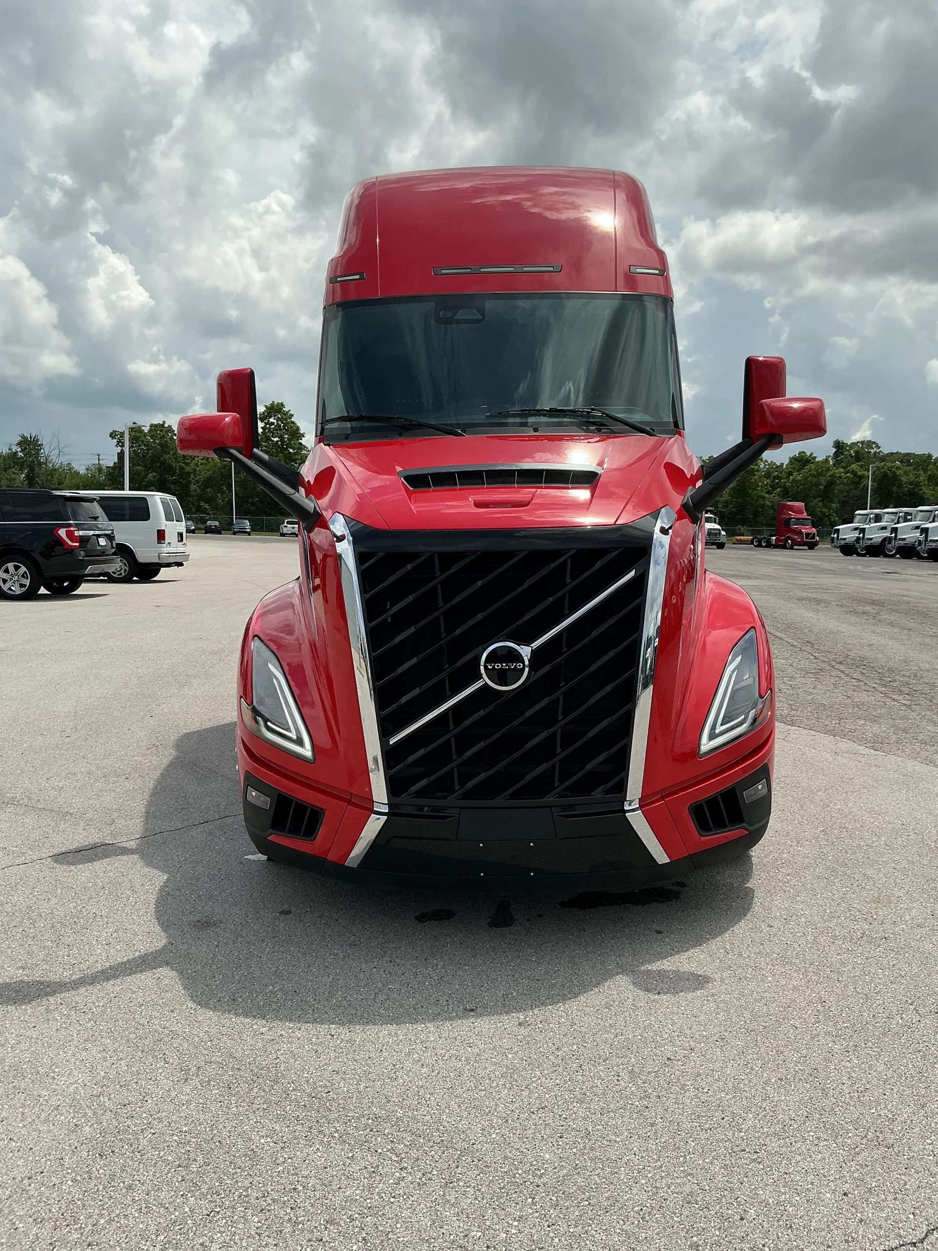 2026 Volvo VNL 860 in Indianapolis, IN — photo 2