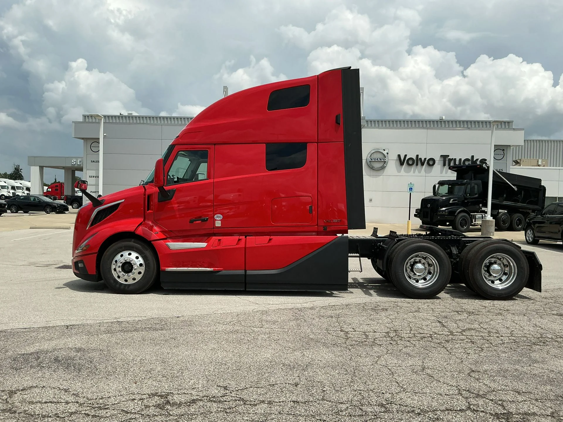 2026 Volvo VNL 860 in Indianapolis, IN — photo 8