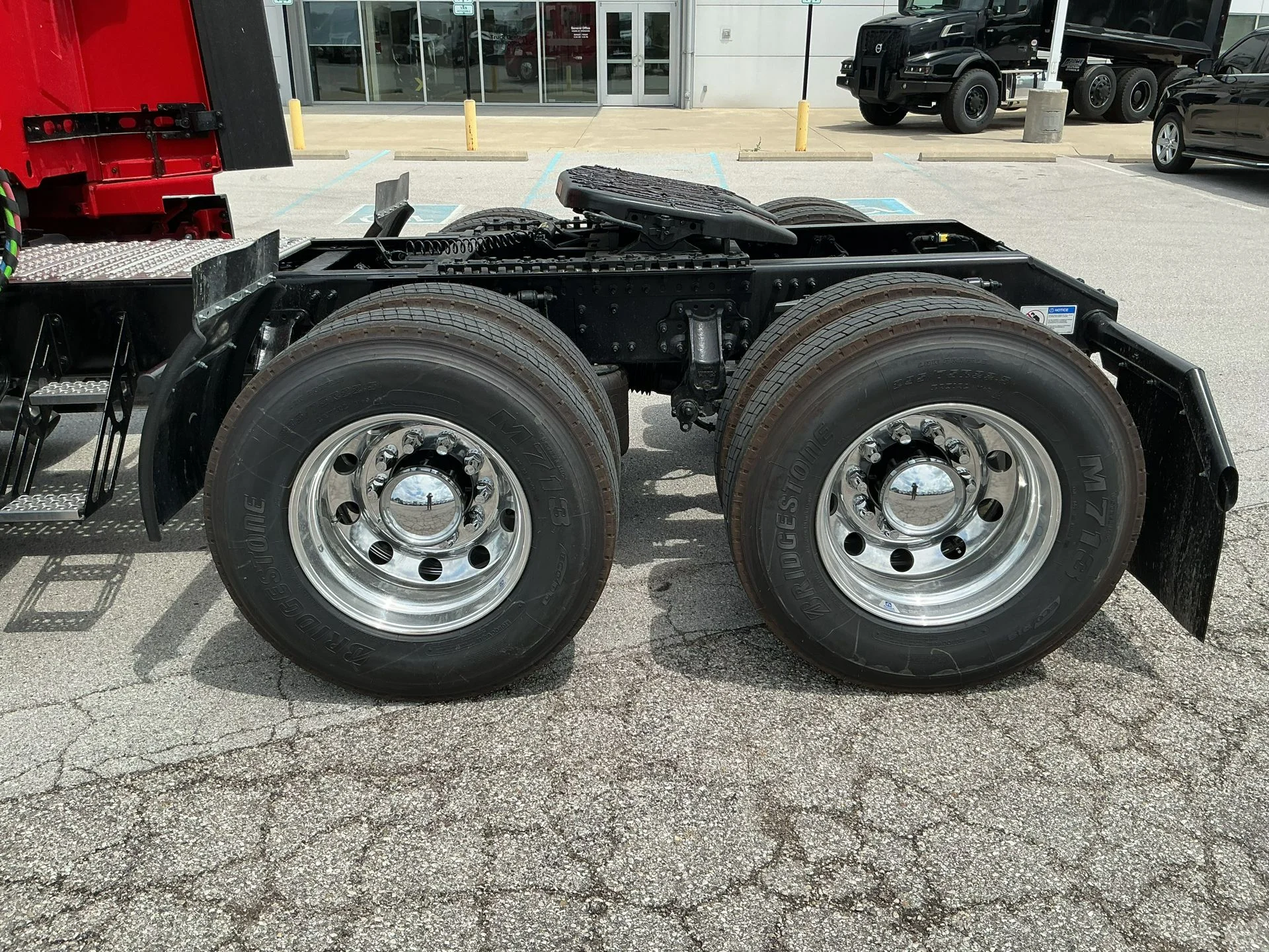 2026 Volvo VNL 860 in Indianapolis, IN — photo 12