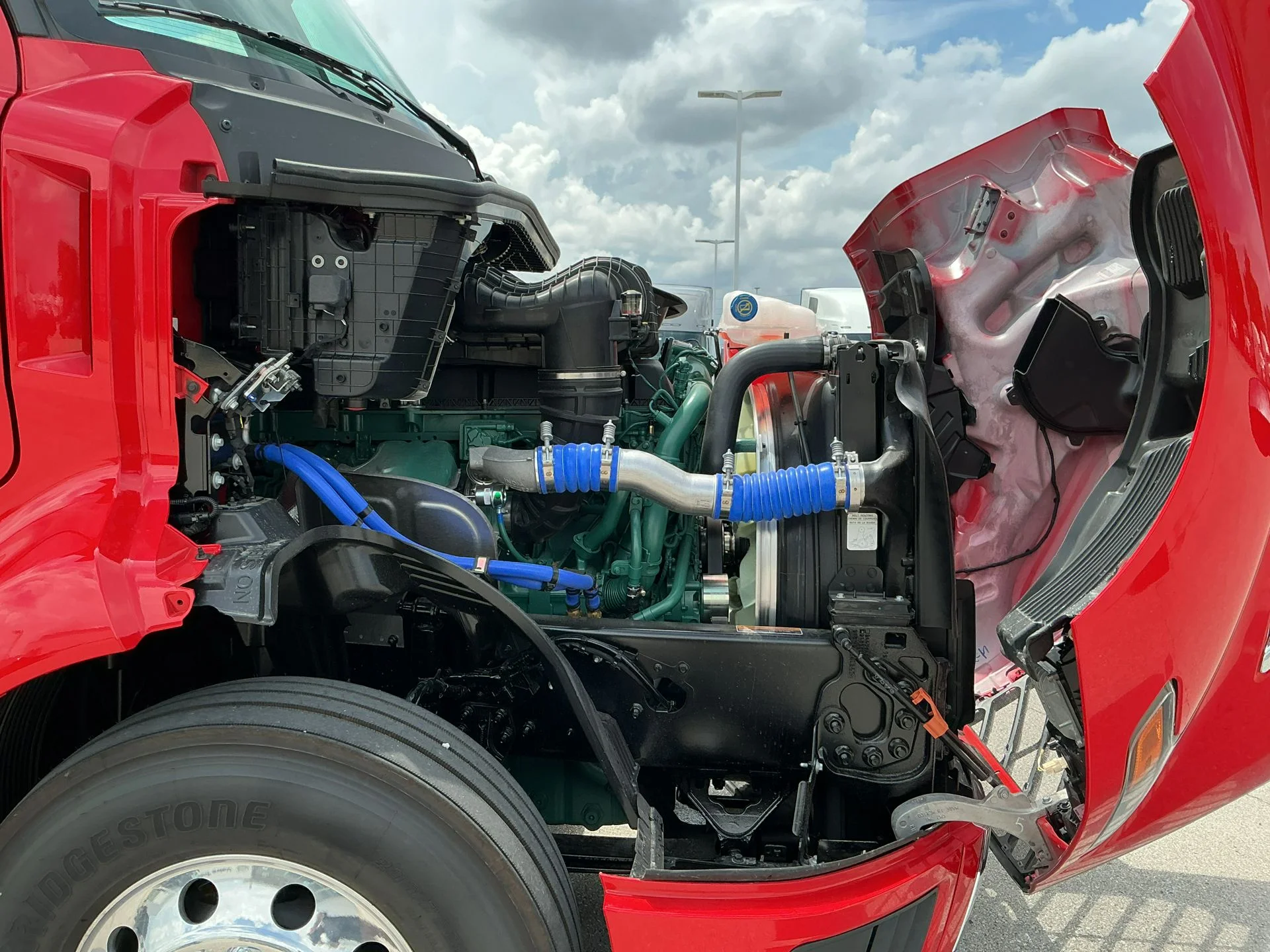 2026 Volvo VNL 860 in Indianapolis, IN — photo 10