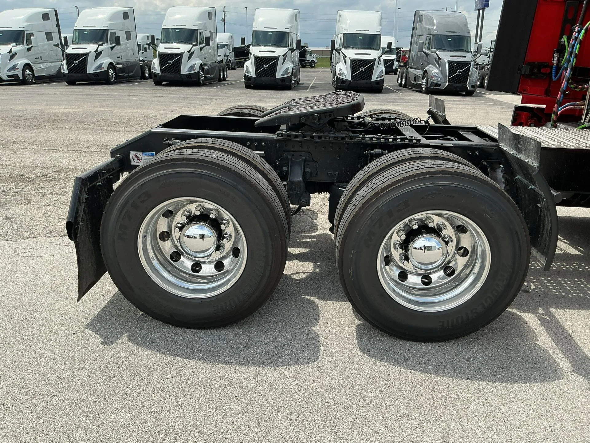 2026 Volvo VNL 860 in Indianapolis, IN — photo 11