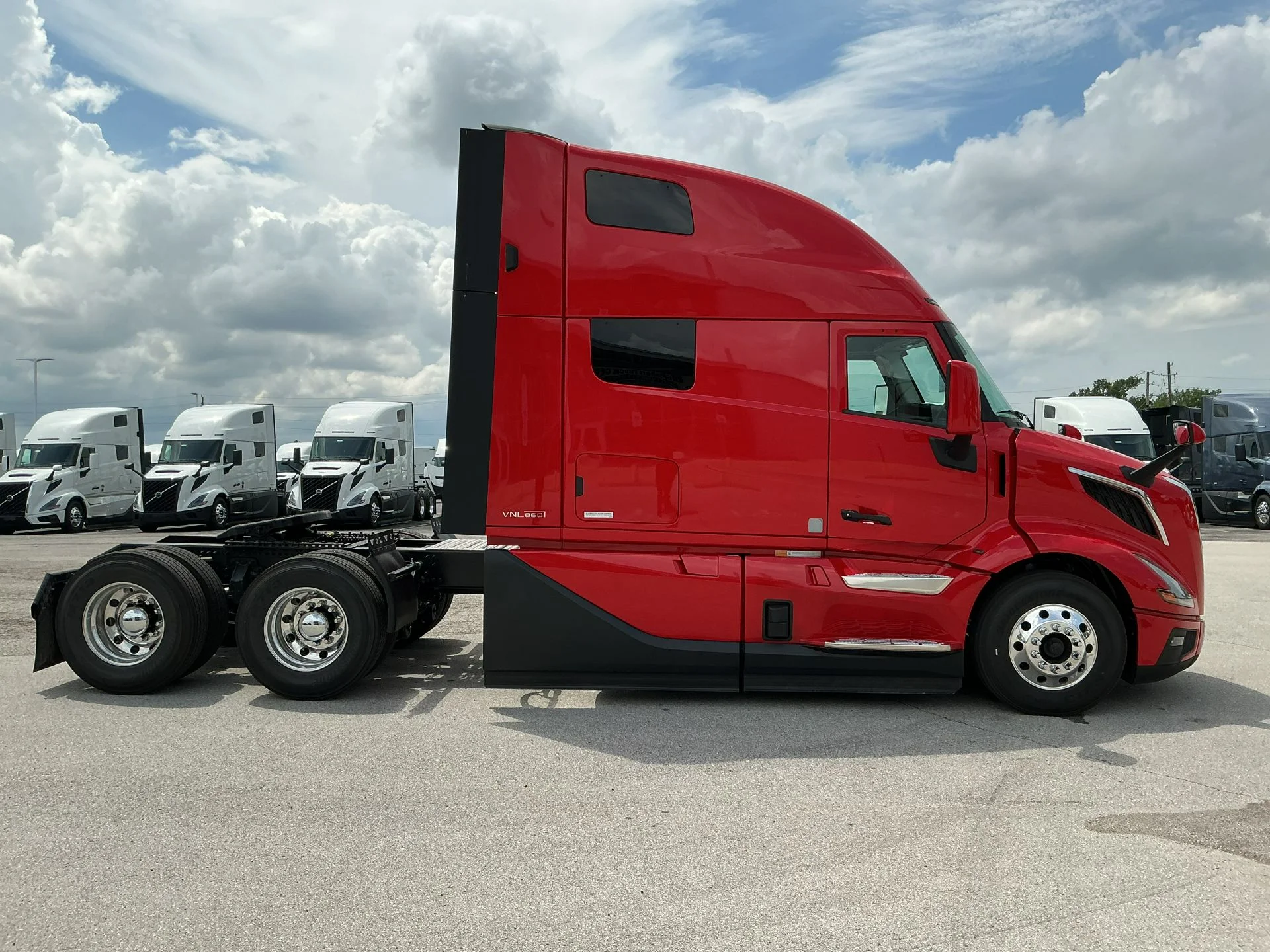 2026 Volvo VNL 860 in Indianapolis, IN — photo 4