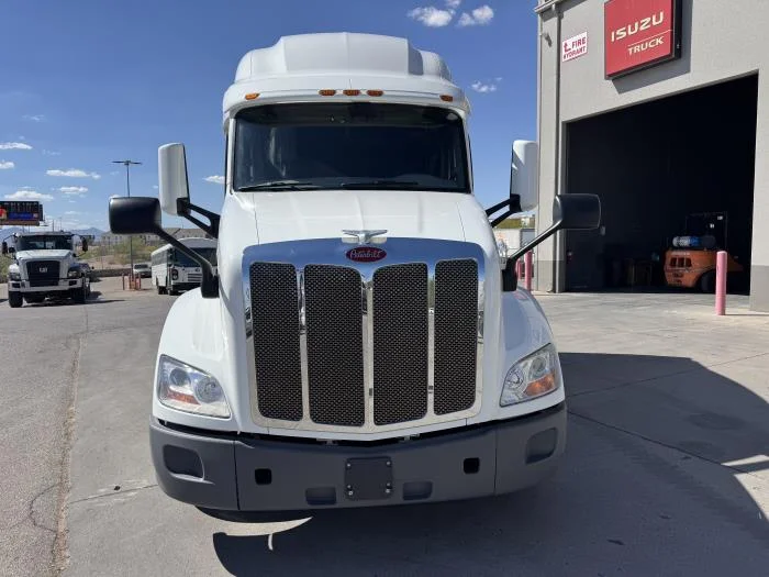 2021 Peterbilt 579 in El Paso, TX — photo 3