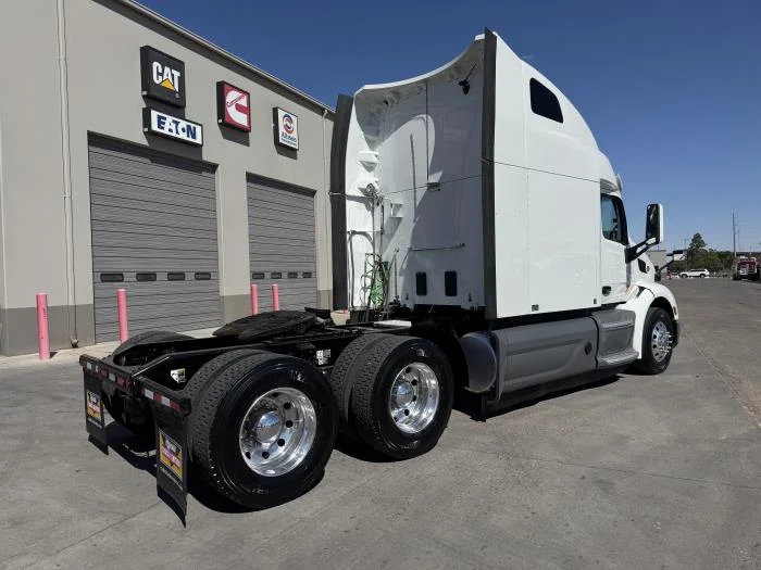 2021 Peterbilt 579 in El Paso, TX — photo 6