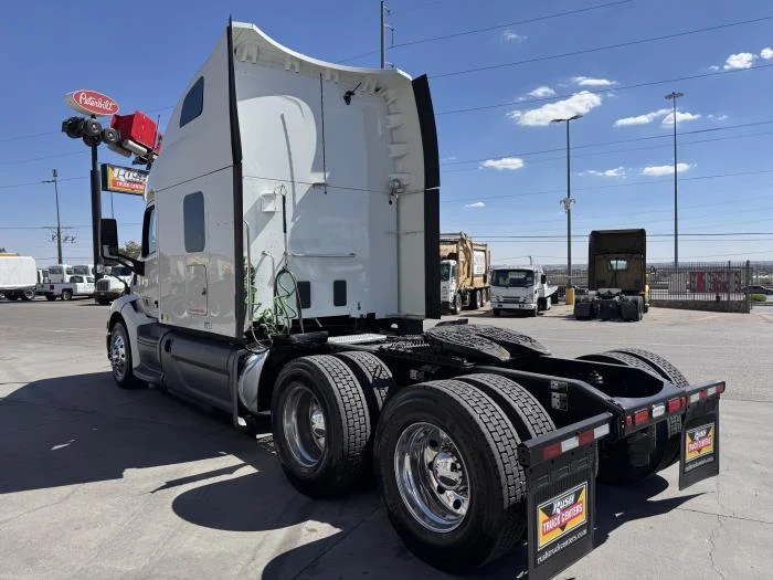 2021 Peterbilt 579 in El Paso, TX — photo 8