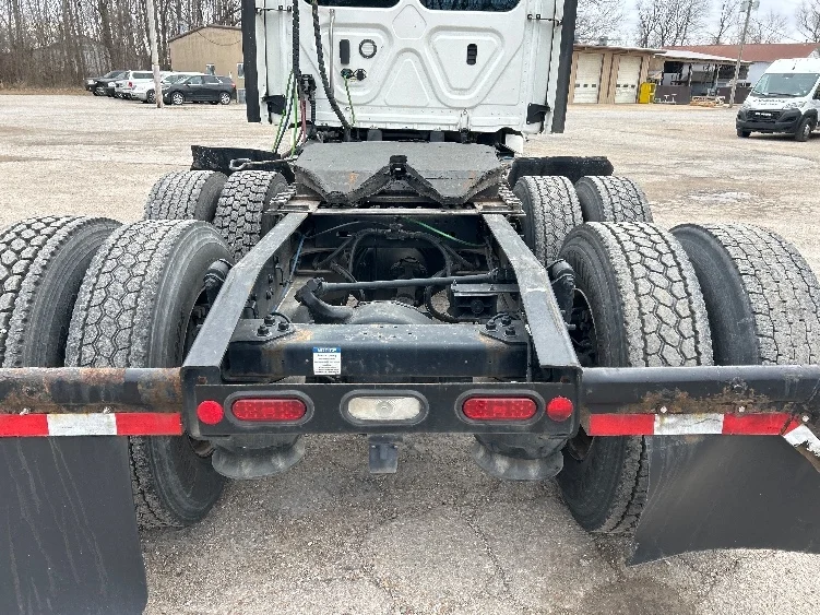 2021 Freightliner Cascadia in Poplar Bluff, MO — photo 6