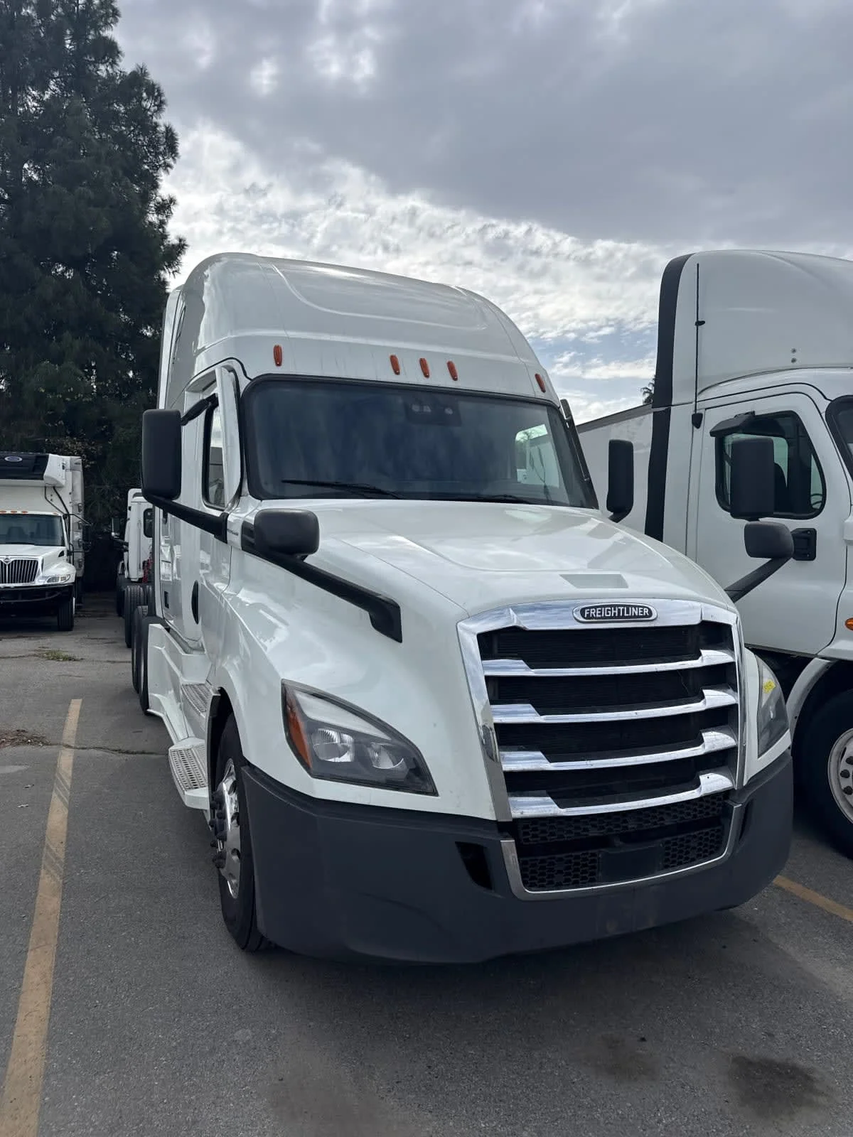 2023 Freightliner Cascadia in Pomona, CA