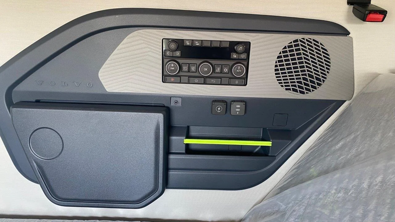 2025 Volvo VNL 660 in Austin, TX — photo 28