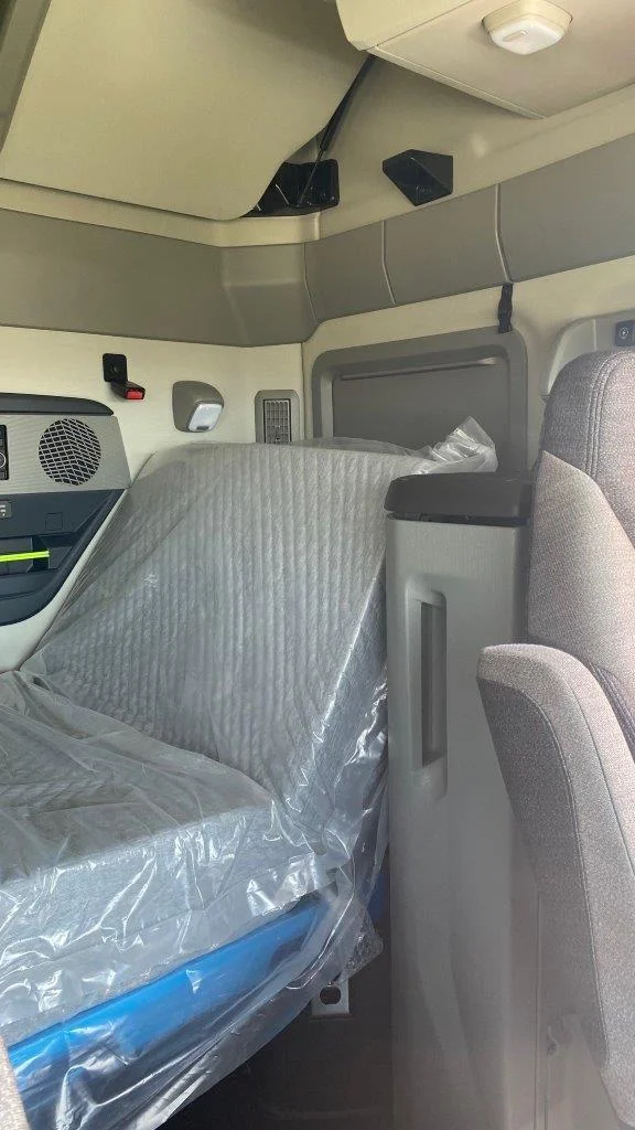 2025 Volvo VNL 660 in Austin, TX — photo 18