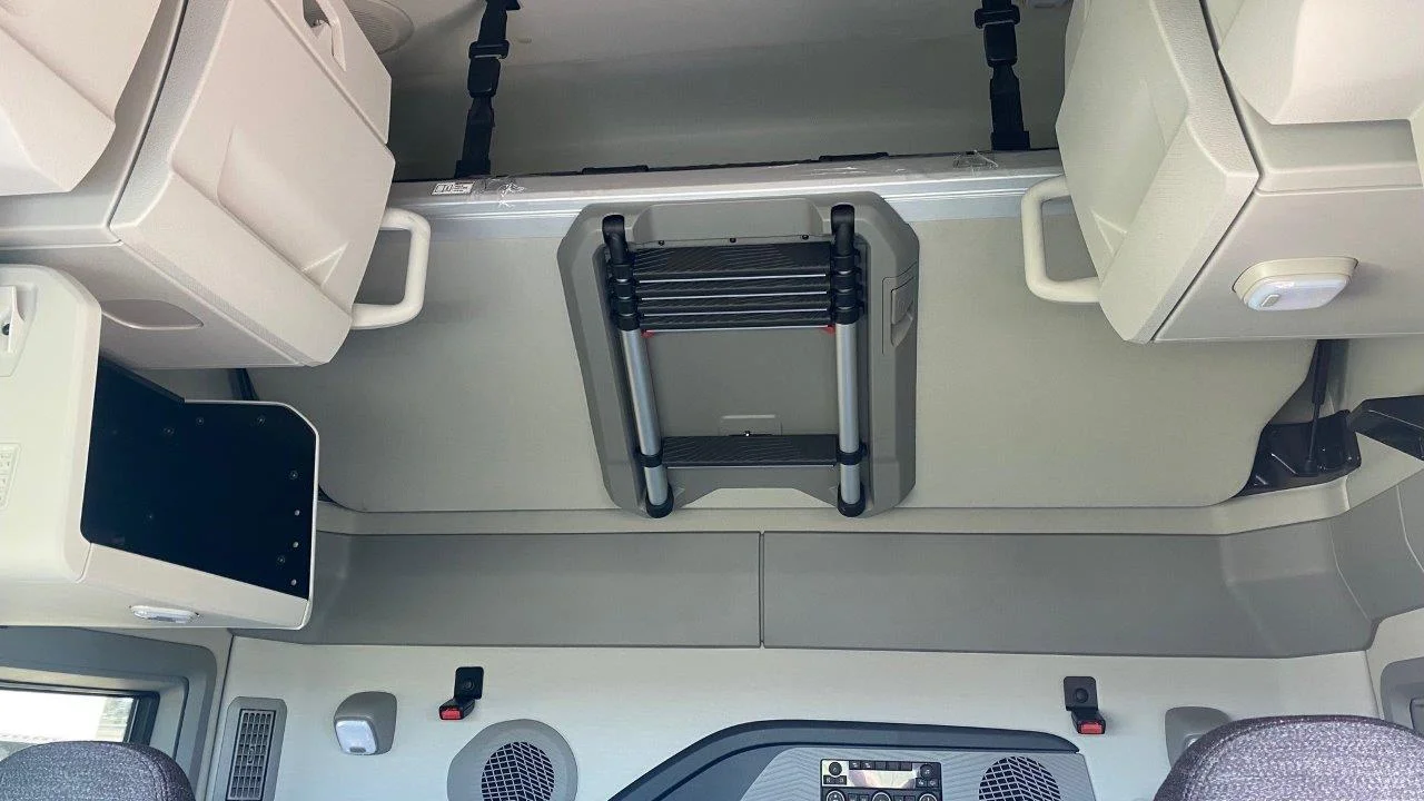 2025 Volvo VNL 660 in Austin, TX — photo 14