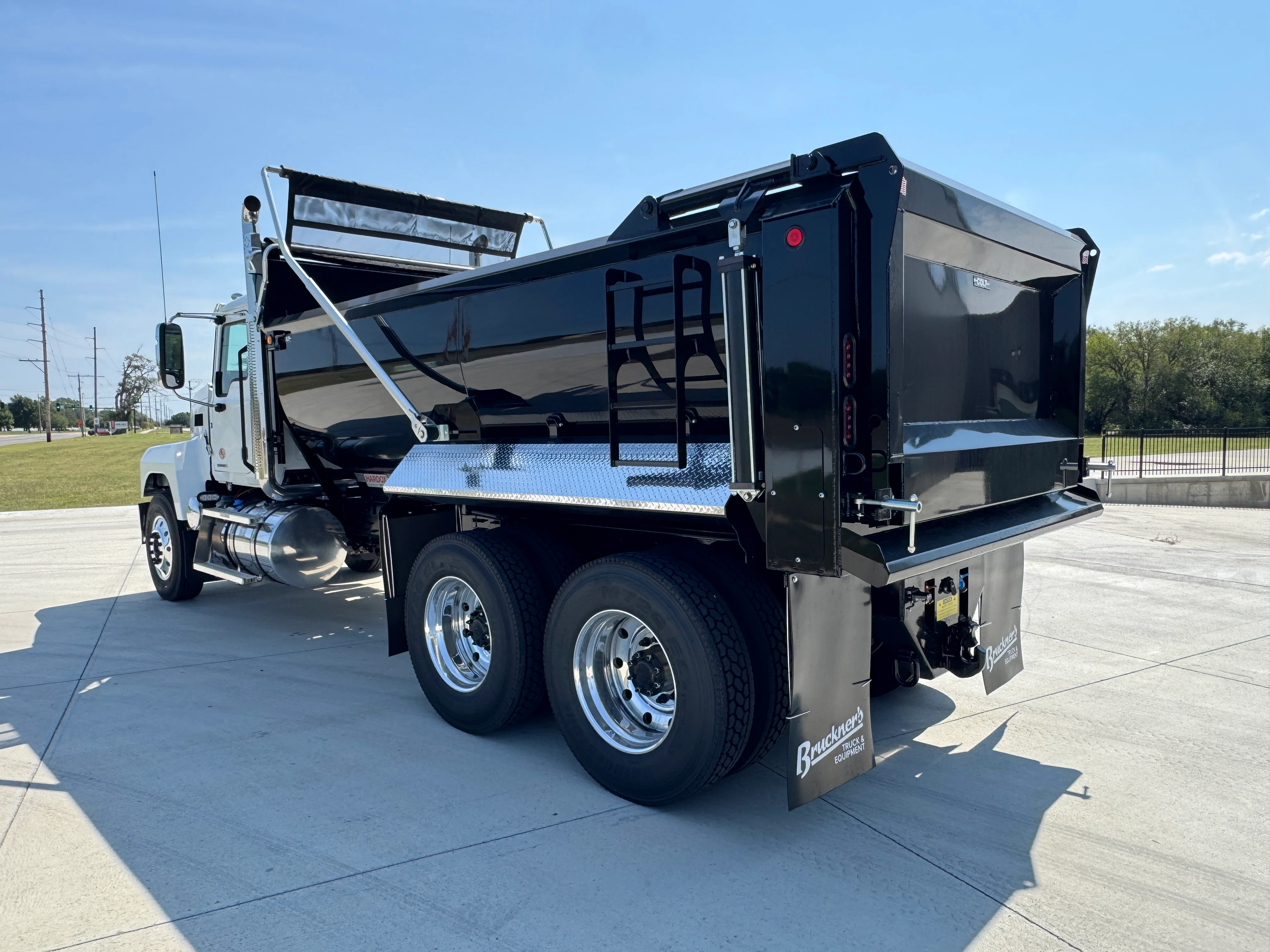 2026 Mack Pinnacle in Wichita, KS — photo 3
