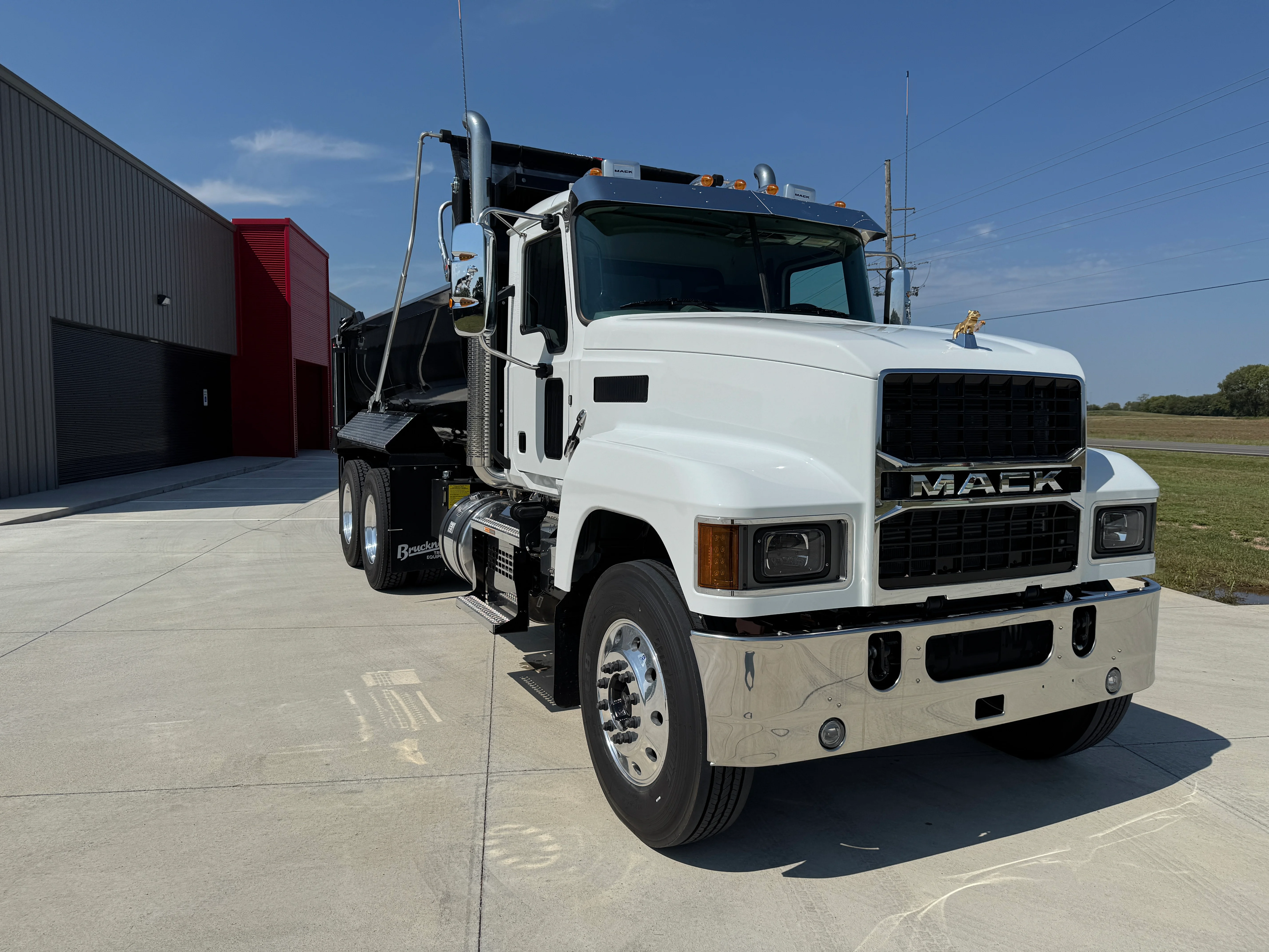 2026 Mack Pinnacle in Wichita, KS — photo 10