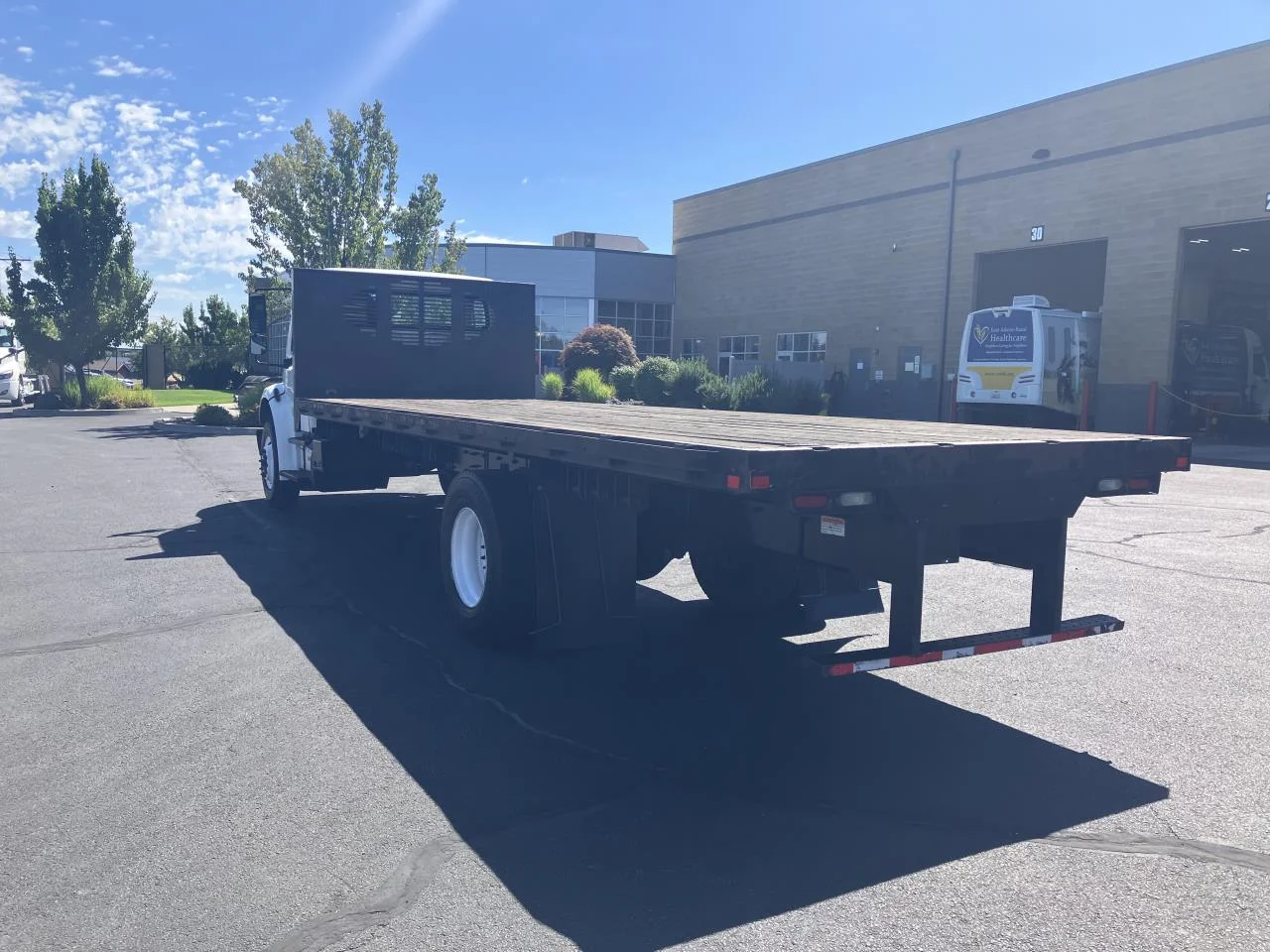2018 Freightliner M2 106 in Ridgefield, WA — photo 2