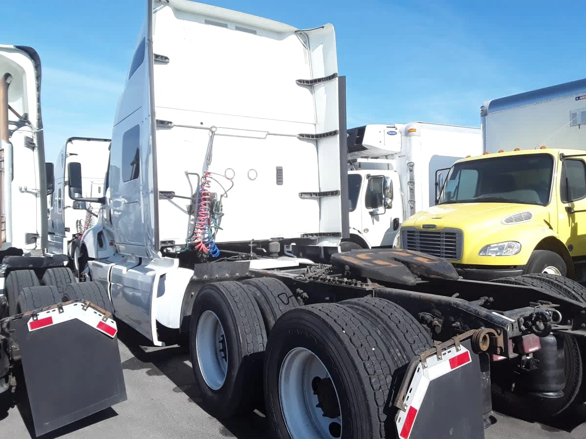 2020 International LT - image 6