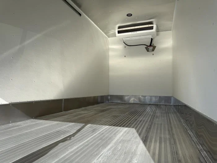 2025 Isuzu NRR - image 11