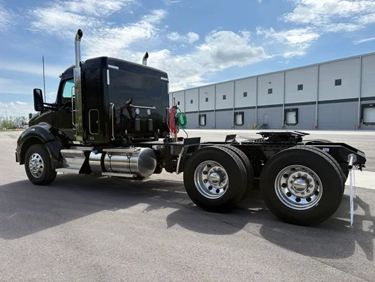 2027 Kenworth T880 in Kansas City, MO — photo 9