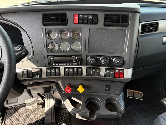 2027 Kenworth T880 in Kansas City, MO — photo 25