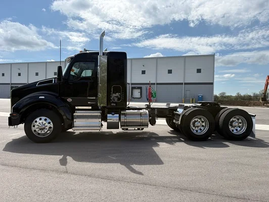 2027 Kenworth T880 in Kansas City, MO — photo 8