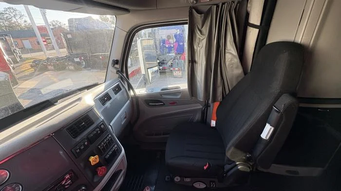 2021 Peterbilt 579 - image 9