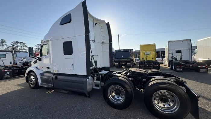 2021 Peterbilt 579 - image 3