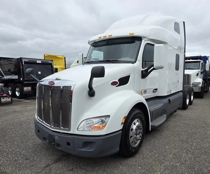 2021 Peterbilt 579 - image 2