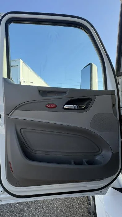 2021 Peterbilt 579 - image 7