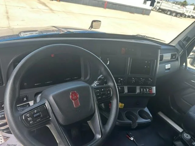 2022 Kenworth T680 — photo 11
