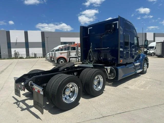 2022 Kenworth T680 — photo 8