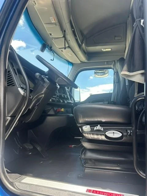 2022 Kenworth T680 — photo 4