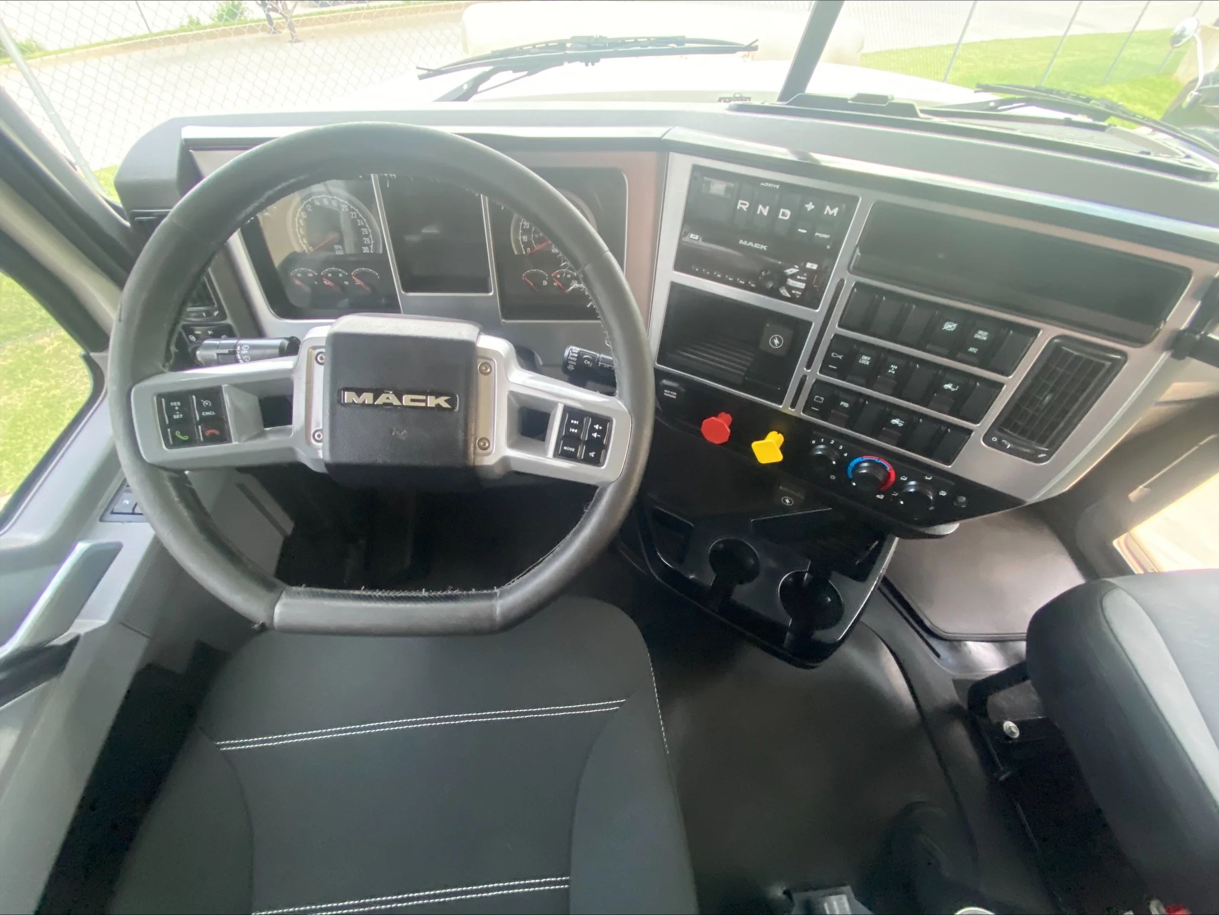 2019 Mack Pinnacle in Oklahoma City, OK — photo 20