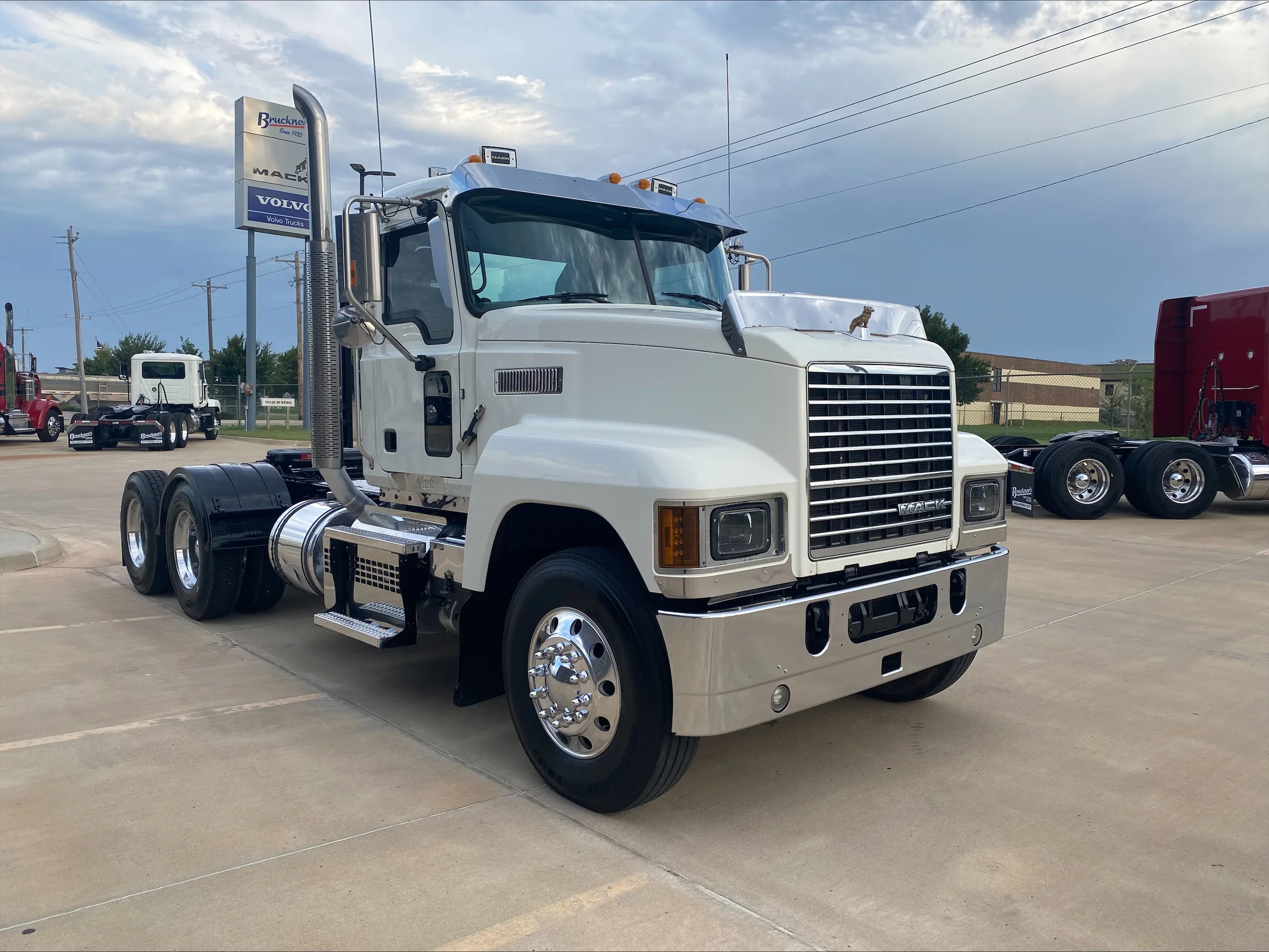 2019 Mack Pinnacle in Oklahoma City, OK — photo 3