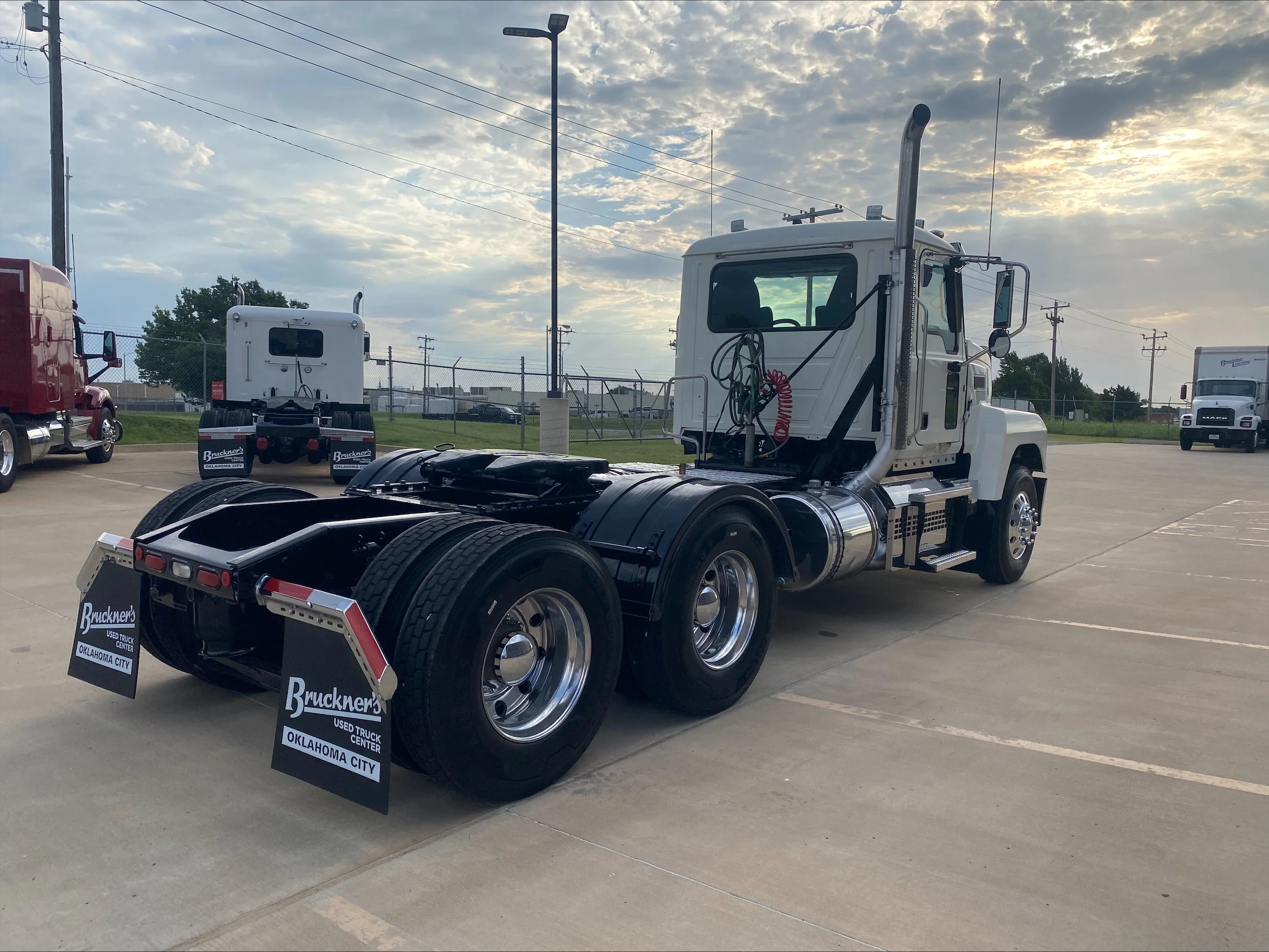 2019 Mack Pinnacle in Oklahoma City, OK — photo 5