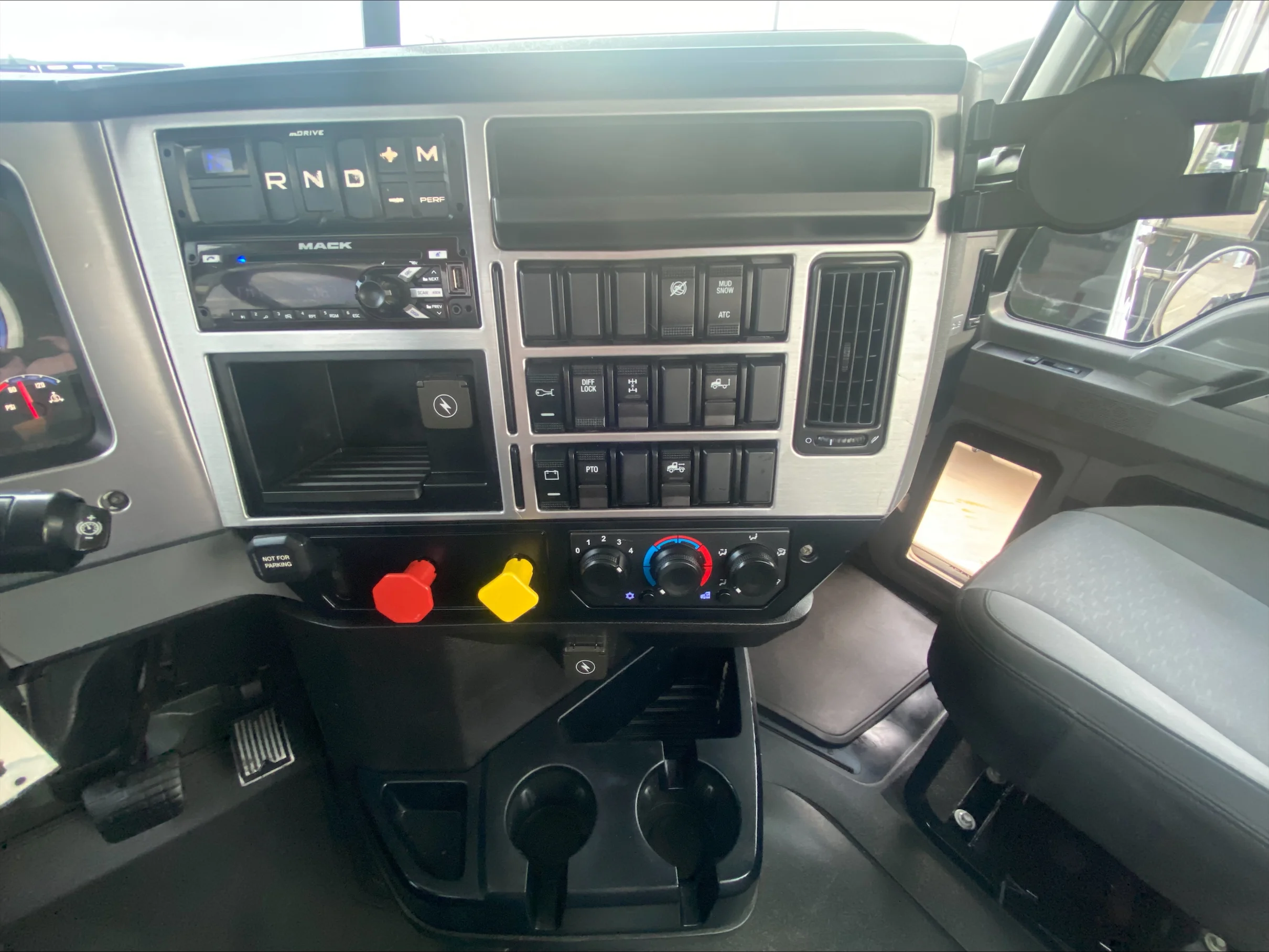 2019 Mack Pinnacle in Oklahoma City, OK — photo 19