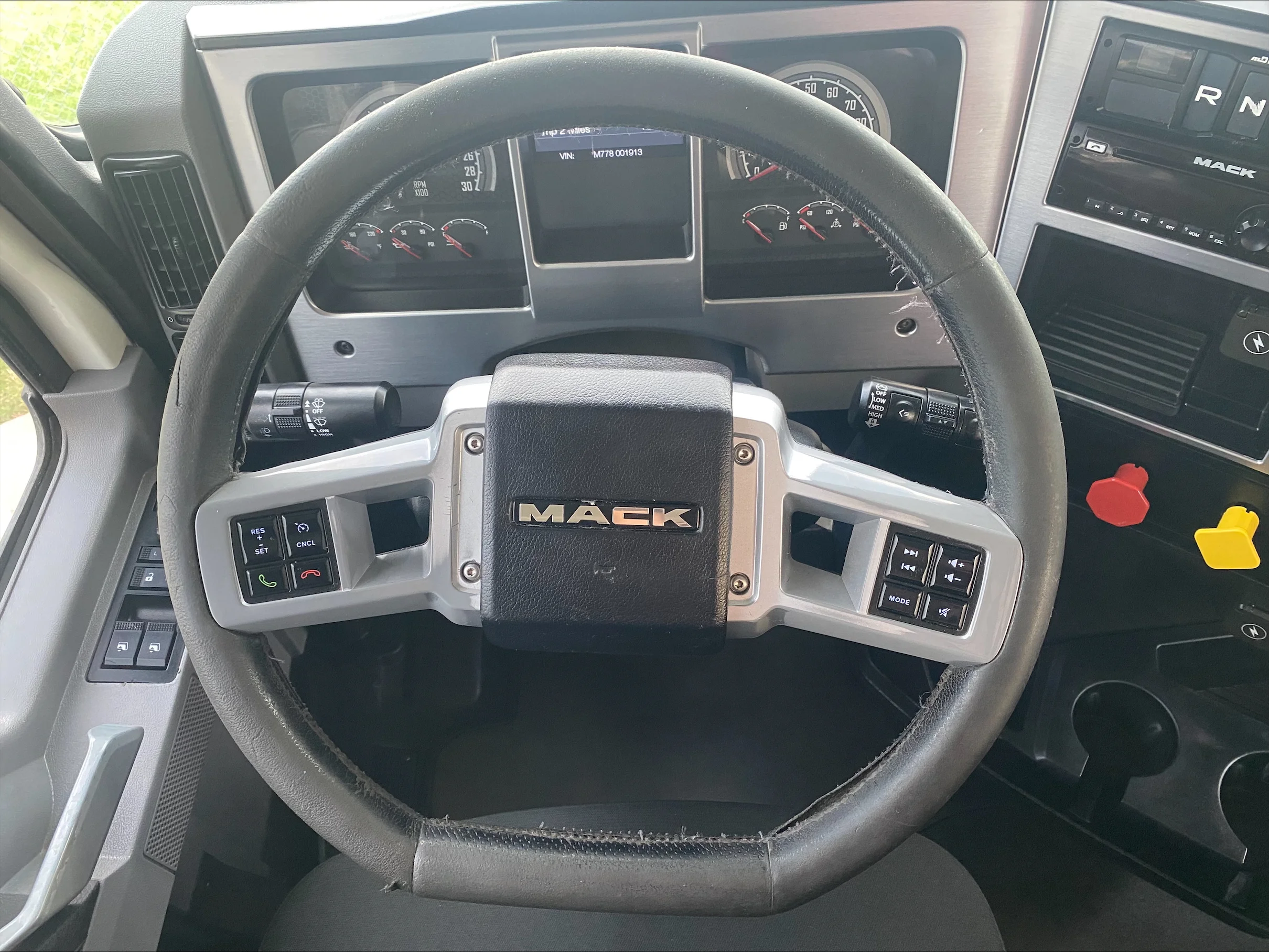 2019 Mack Pinnacle in Oklahoma City, OK — photo 17