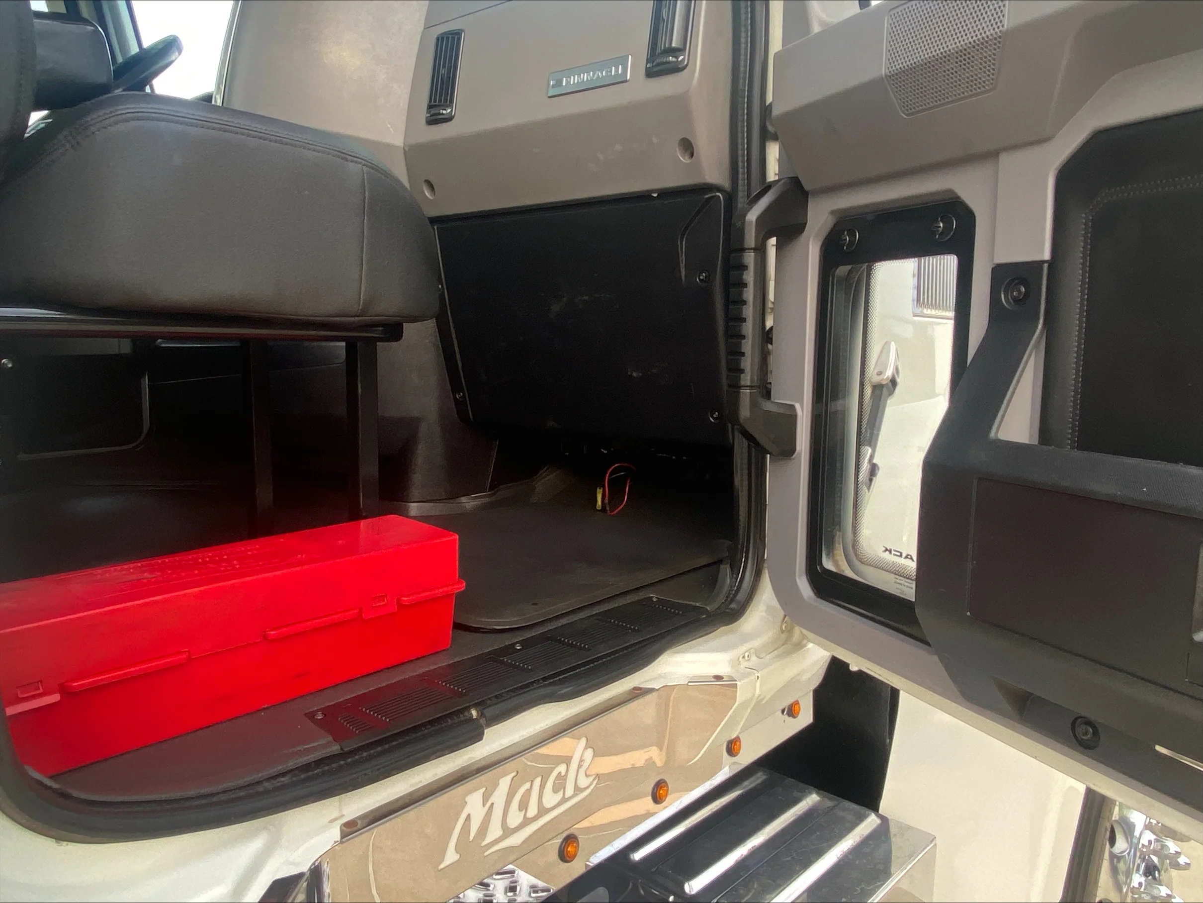 2019 Mack Pinnacle in Oklahoma City, OK — photo 14