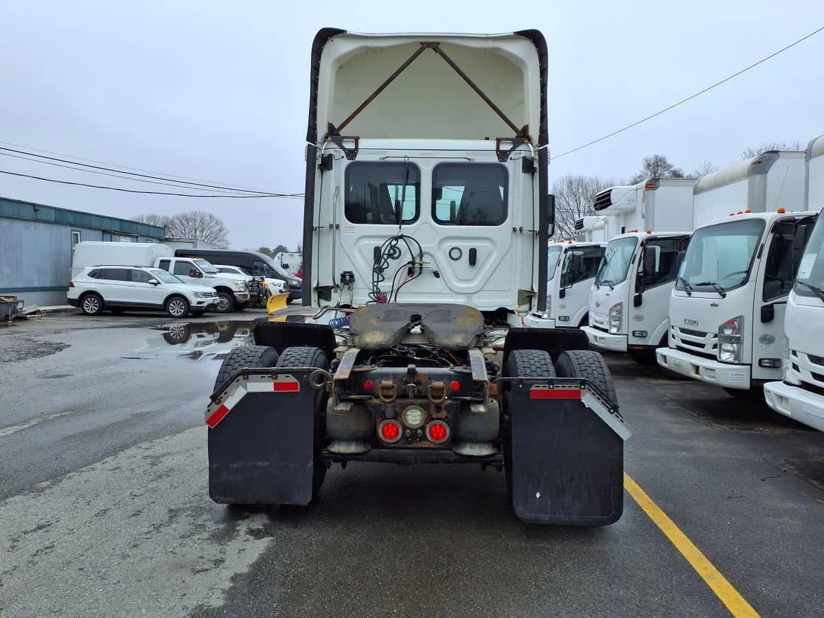 2021 Freightliner Cascadia in Salisbury, MA — photo 5