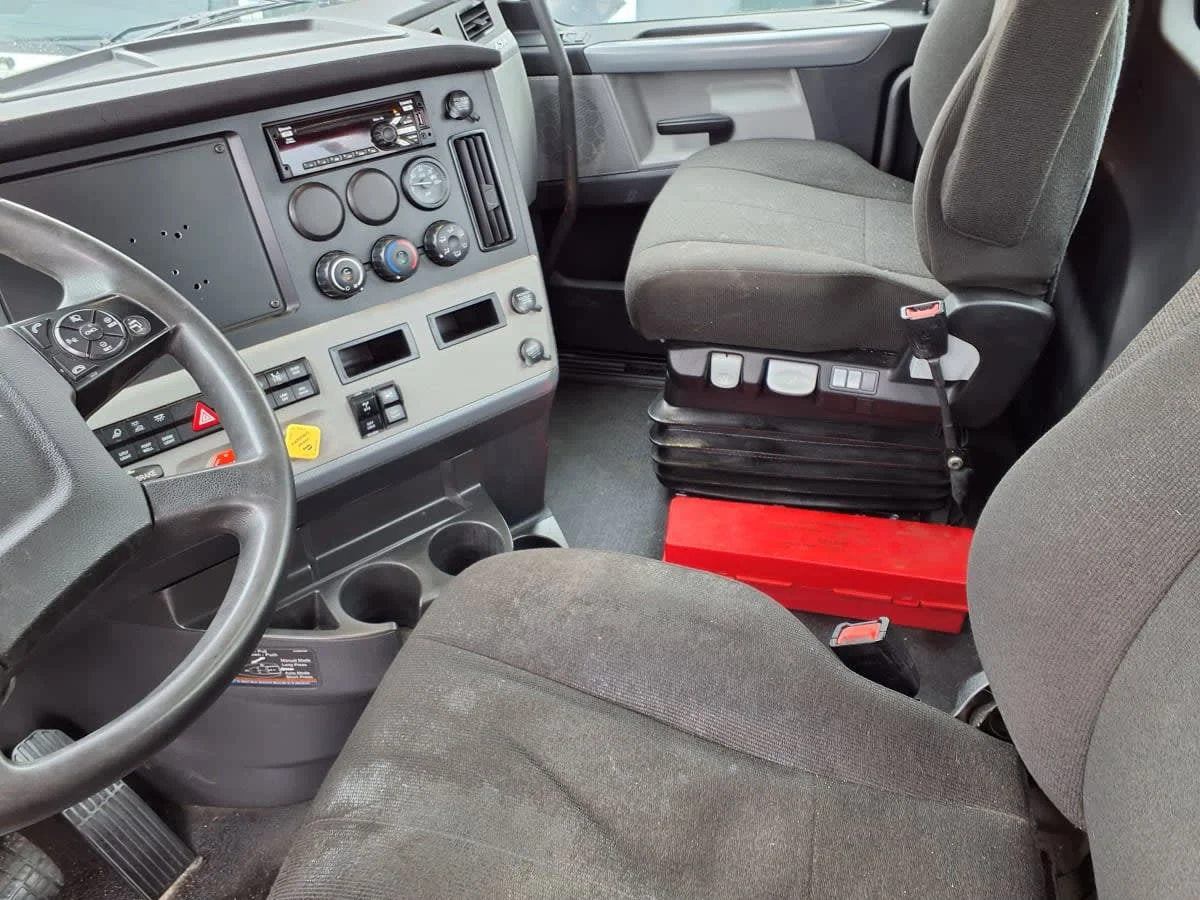 2021 Freightliner Cascadia in Salisbury, MA — photo 7