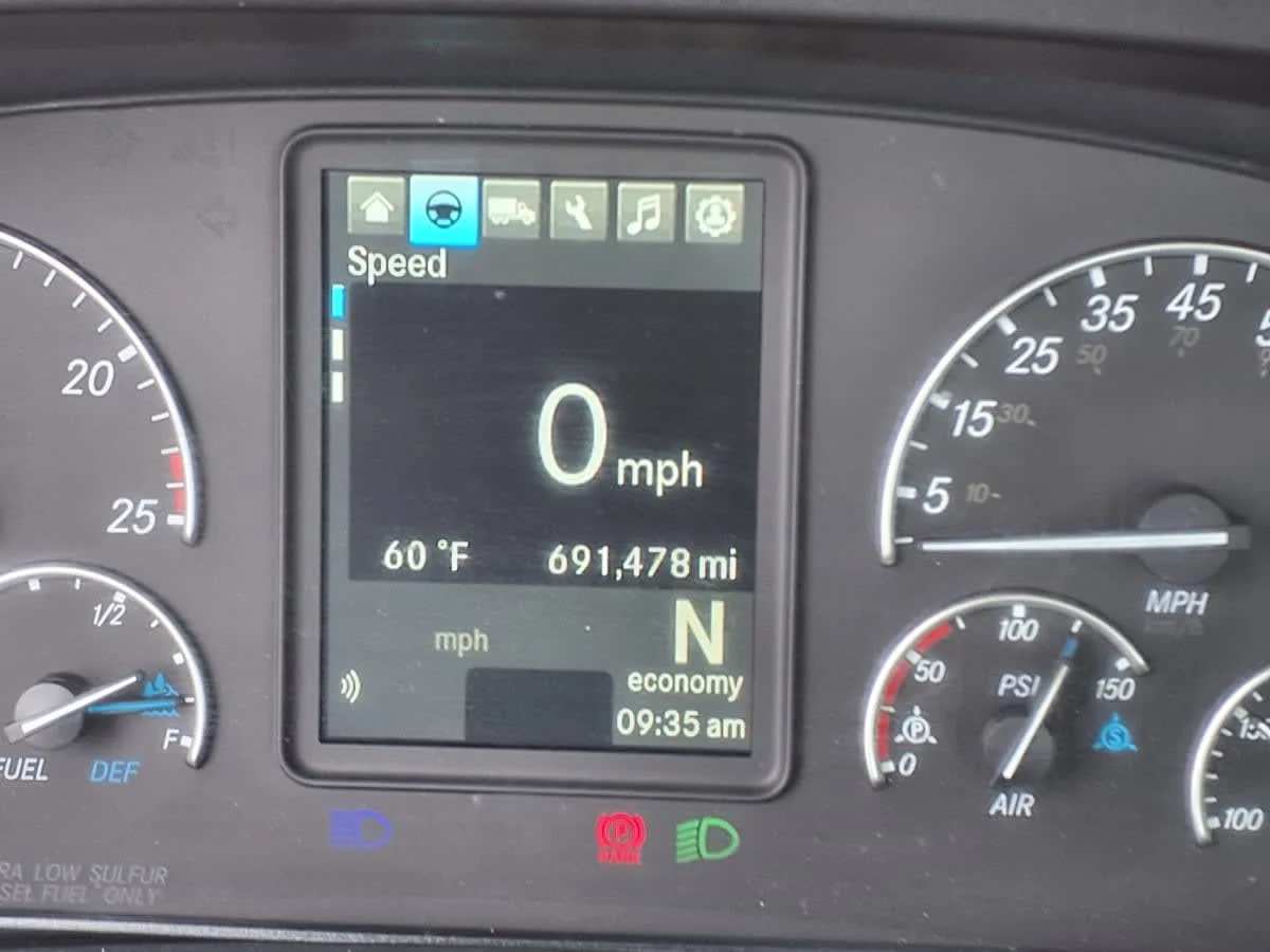 2021 Freightliner Cascadia in Salisbury, MA — photo 10