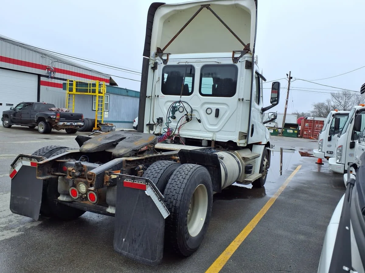 2021 Freightliner Cascadia in Salisbury, MA — photo 4