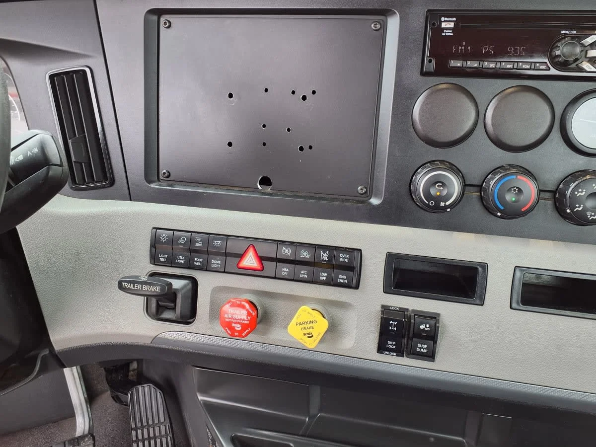 2021 Freightliner Cascadia in Salisbury, MA — photo 9