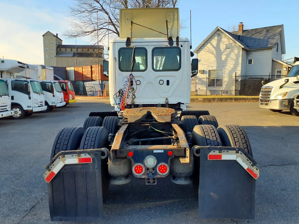 2019 Freightliner Cascadia in Springfield, MA — photo 5