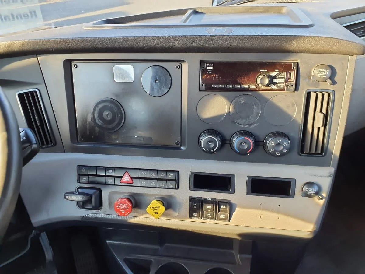 2019 Freightliner Cascadia - image 7