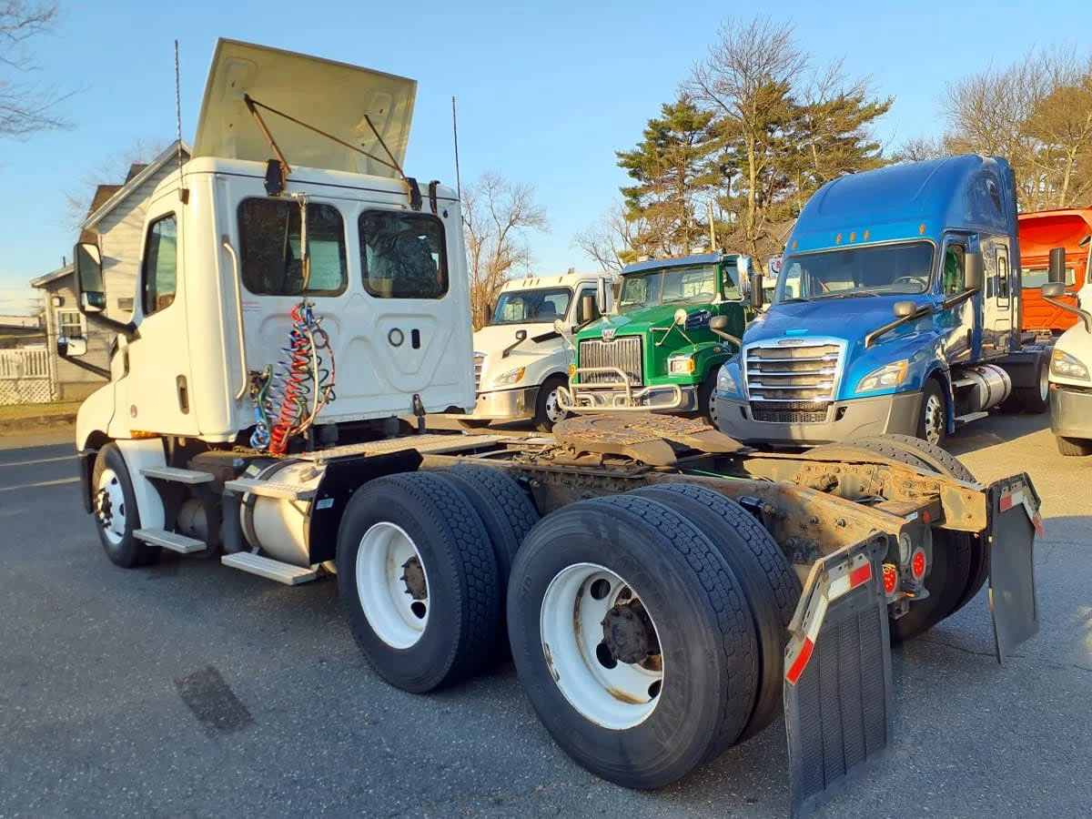 2019 Freightliner Cascadia in Springfield, MA — photo 6