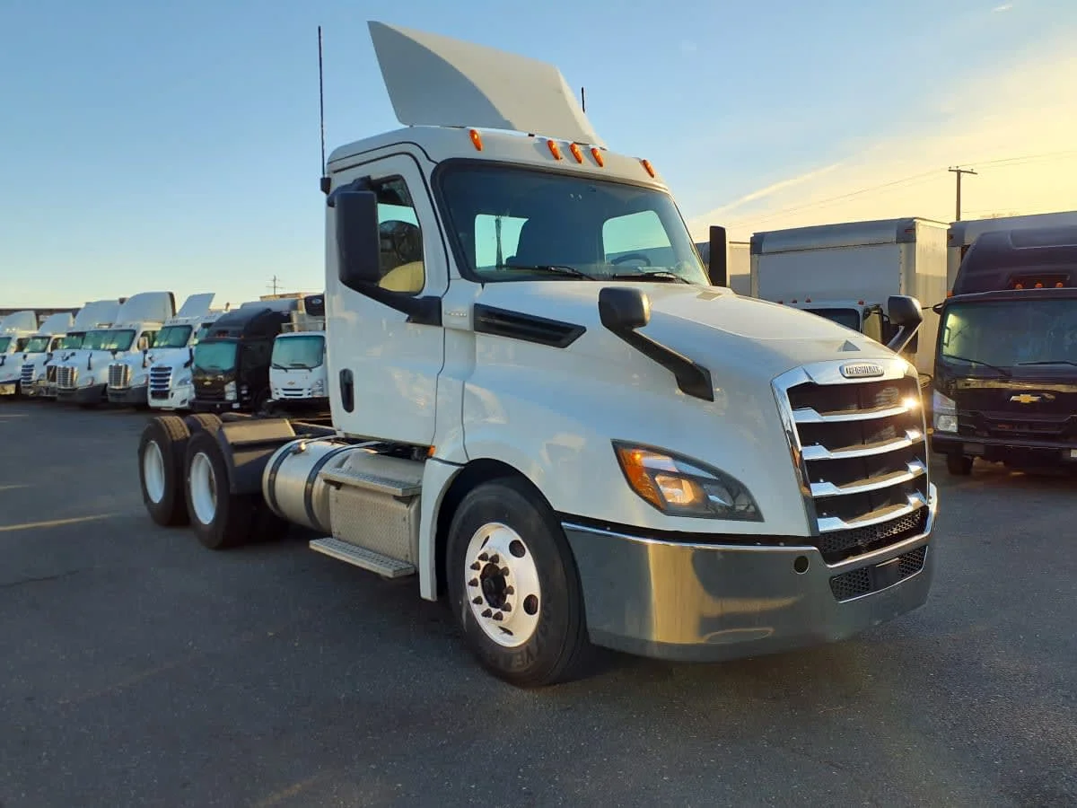 2019 Freightliner Cascadia in Springfield, MA — photo 3